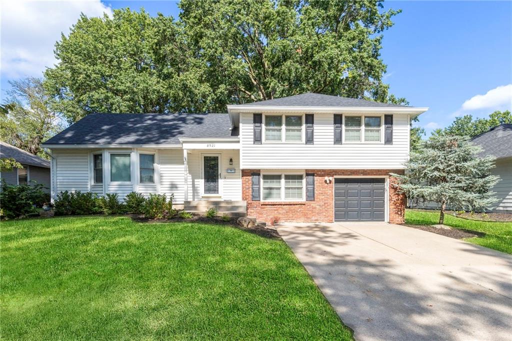 Photo of 8921 CONSER Drive Overland Park KS 66212