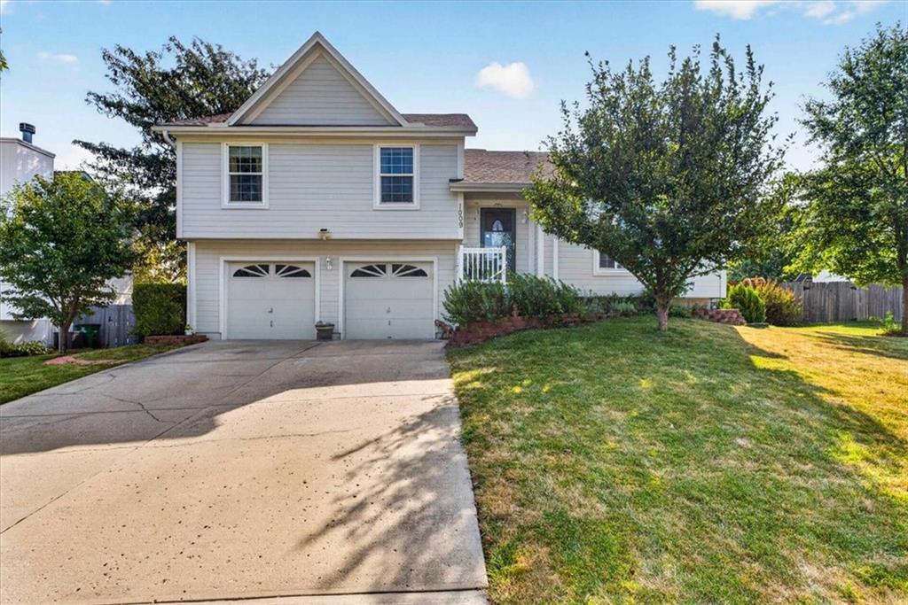 Photo of 1009 NE Florence Avenue Lee's Summit MO 64086
