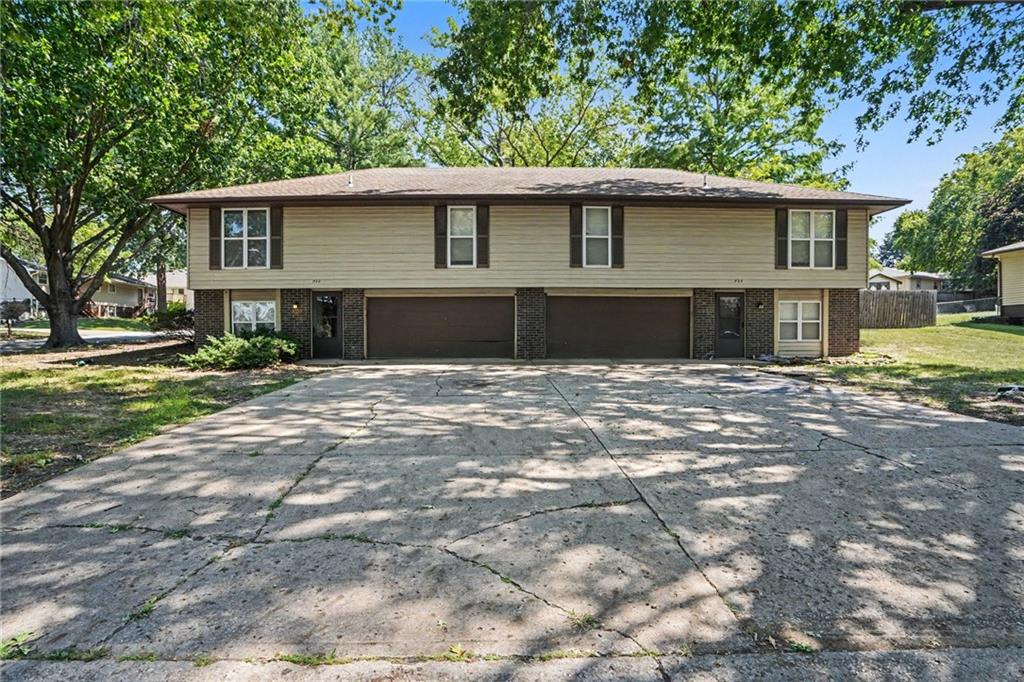 Photo of 920-922 NW 13th Street Blue Springs MO 64015