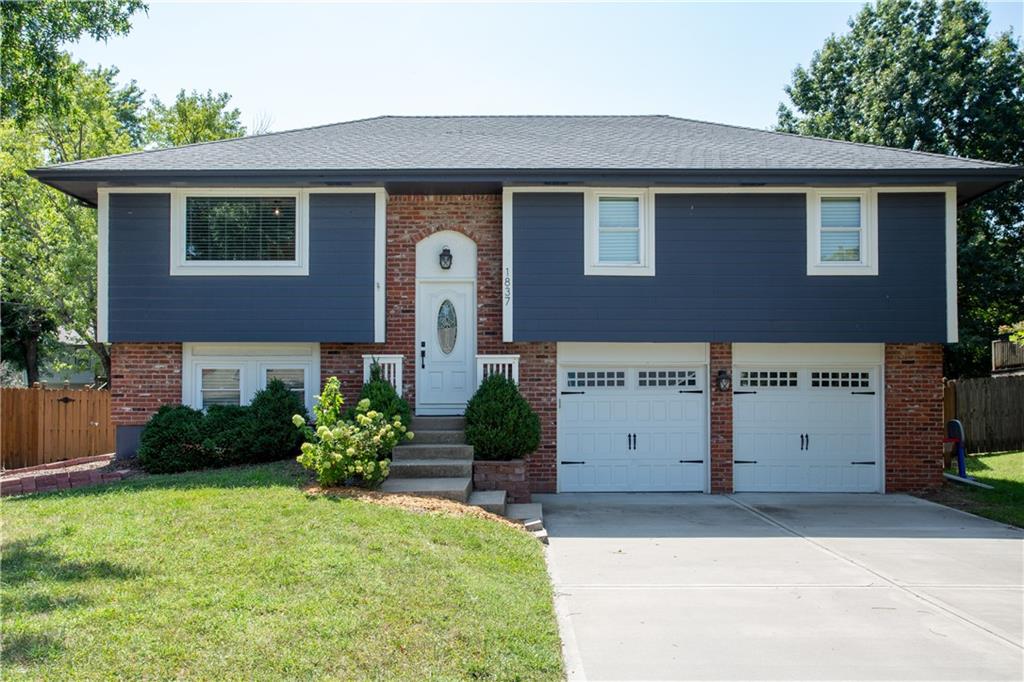 Photo of 1837 W Chambery Drive Olathe KS 66061
