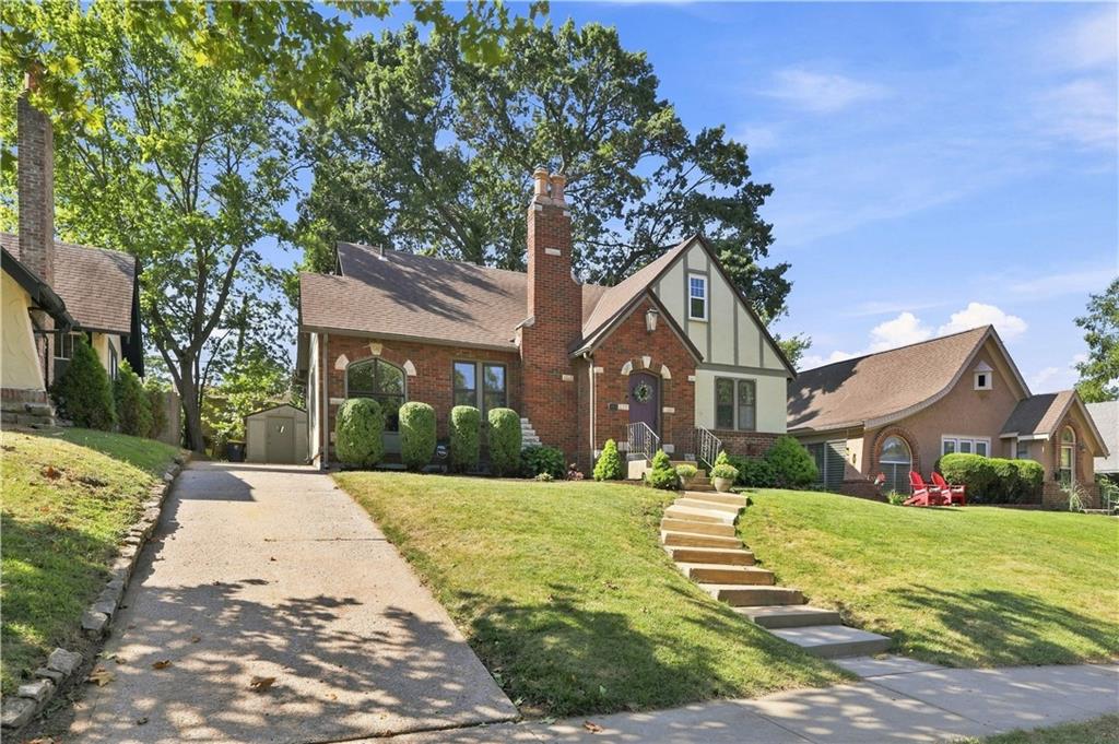 Photo of 321 E 69th Street Kansas City MO 64113