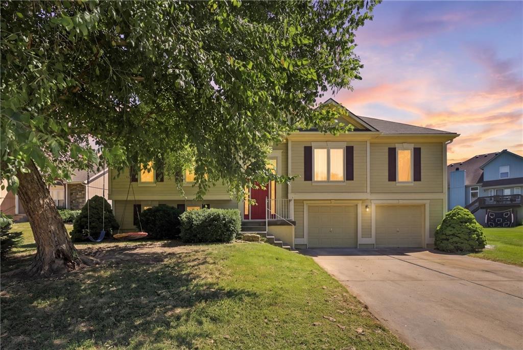 Photo of 11305 N Holly Street Kansas City MO 64155