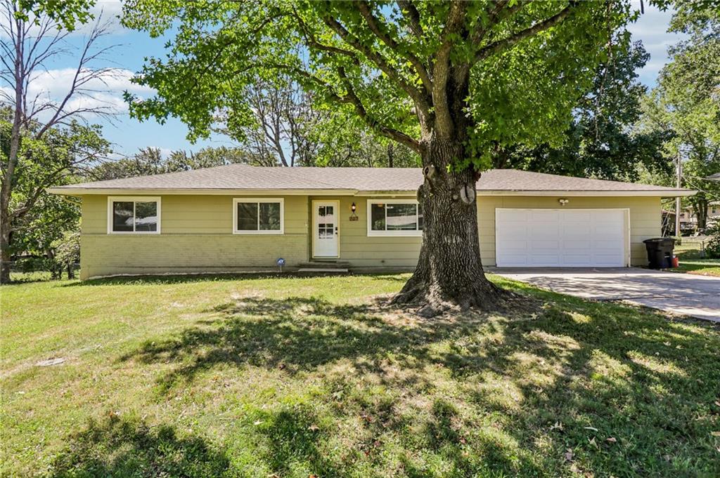 Photo of 207 SW 19th Street Oak Grove MO 64075