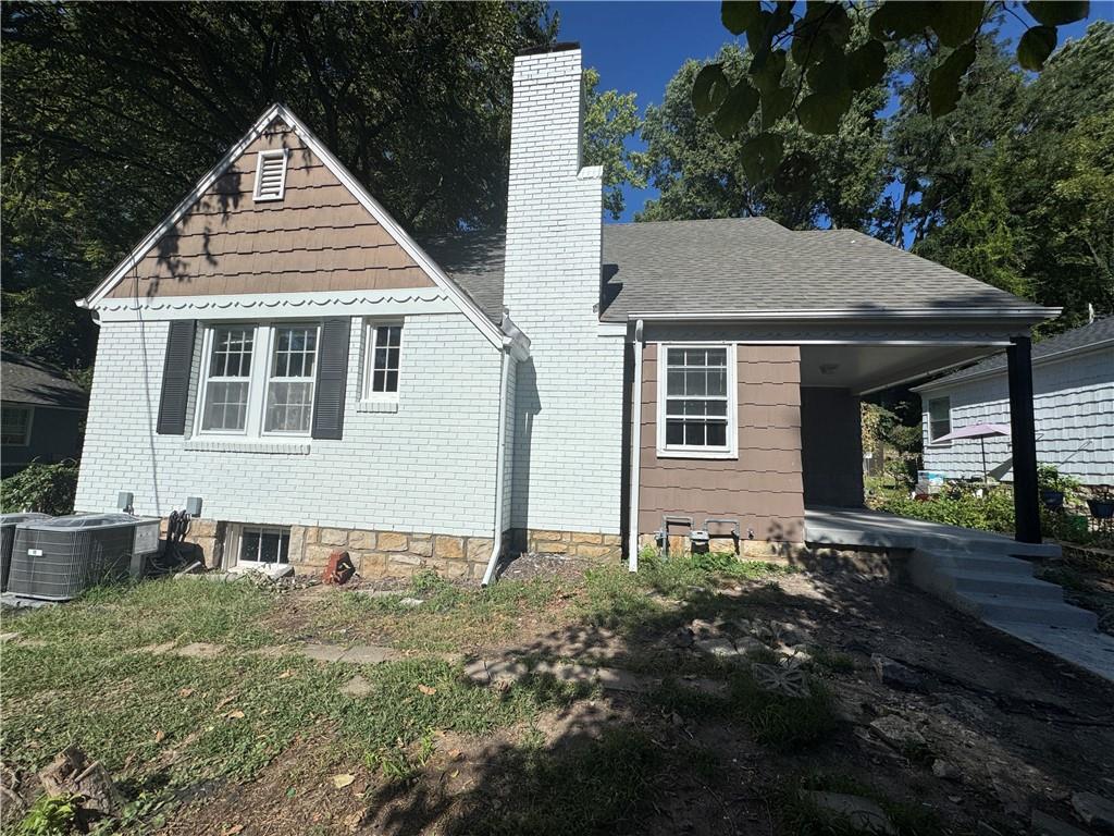 Photo of 818 East Street Parkville MO 64152
