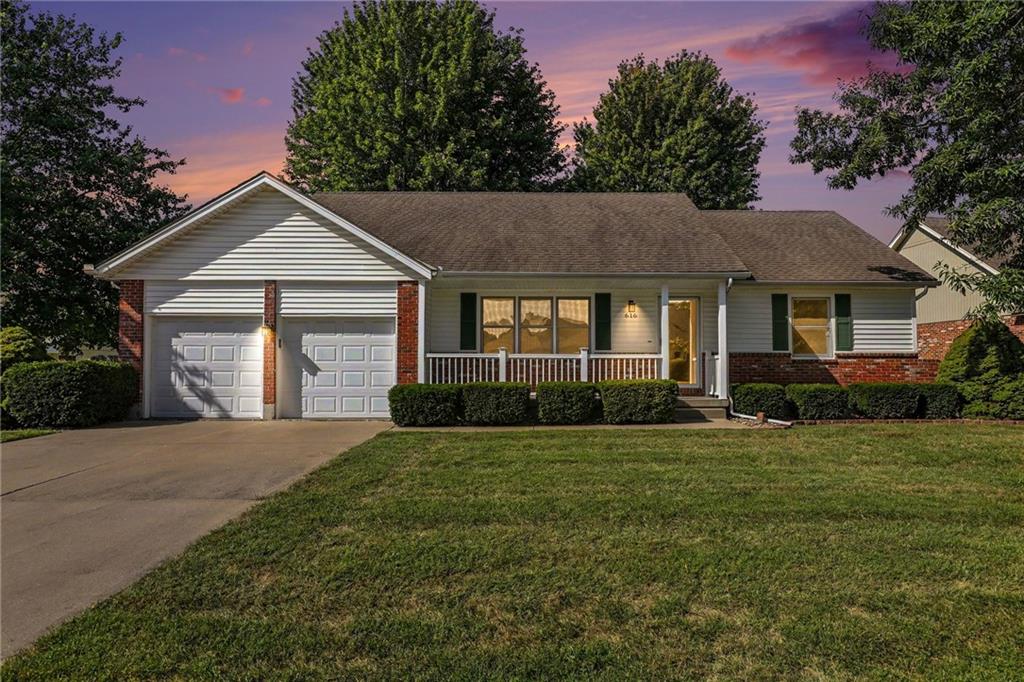 Photo of 616 SW Hoke Lane Lee's Summit MO 64081