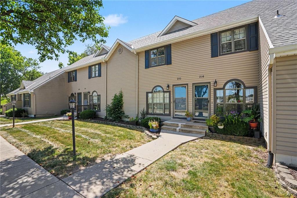 Photo of 216 Stonebridge Lane Smithville MO 64089