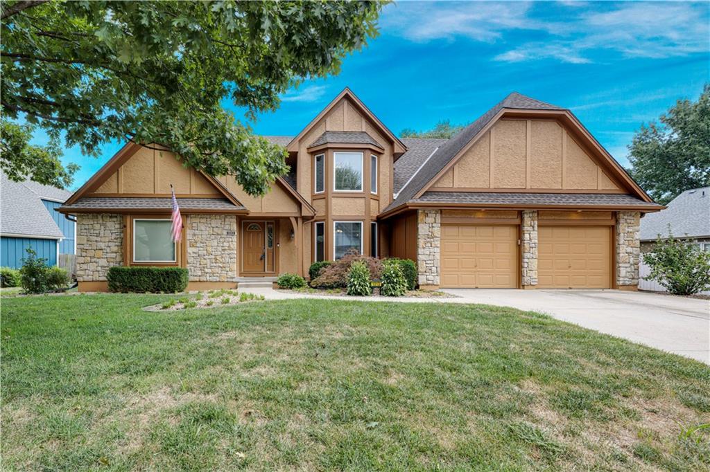 Photo of 1013 SE Greenridge Drive Lee's Summit MO 64081
