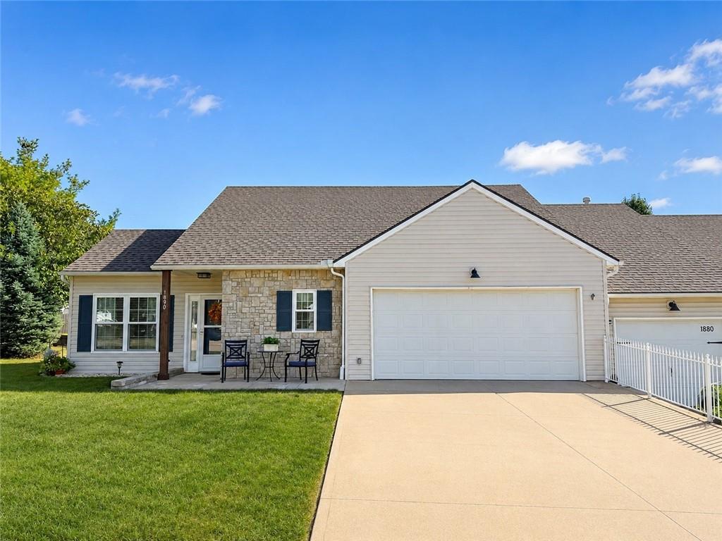 Photo of 1890 Fall Creek Drive Tonganoxie KS 66086