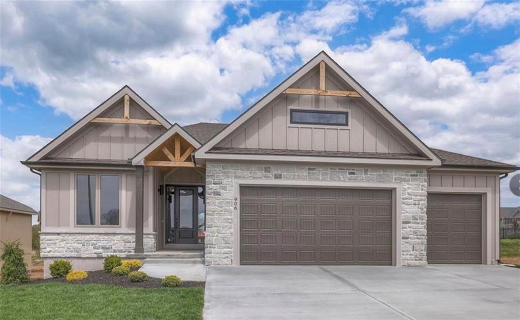 Photo of 910 Savannah Lane Greenwood MO 64034