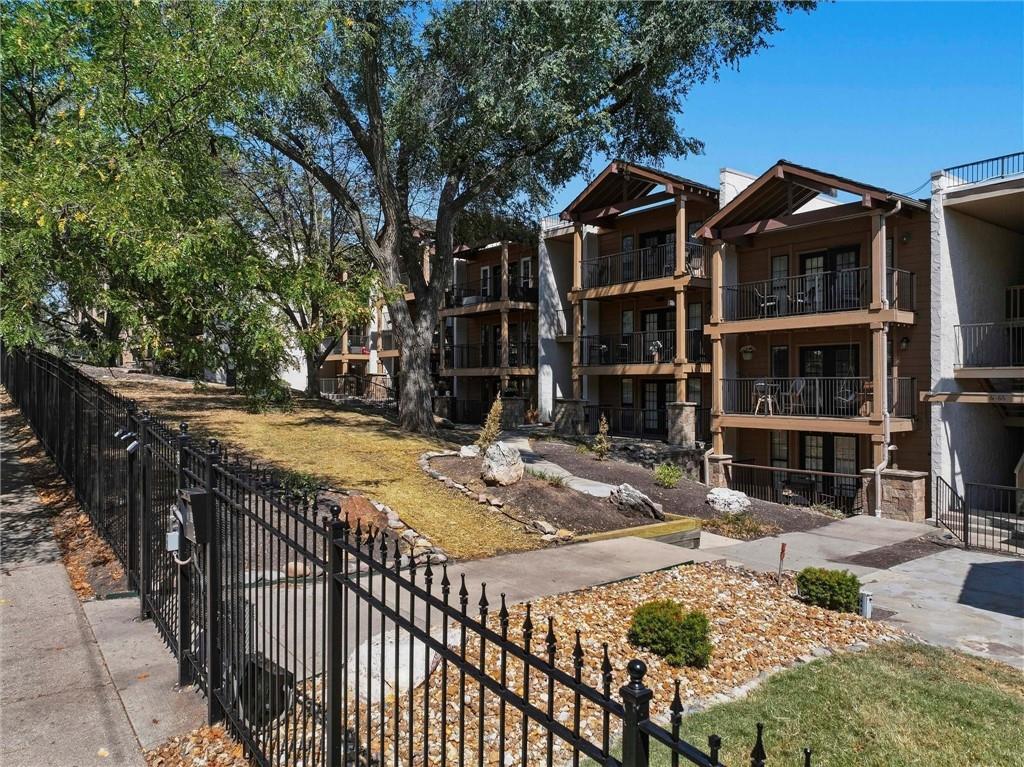 Photo of 4727 Jarboe Street #41 Kansas City MO 64112
