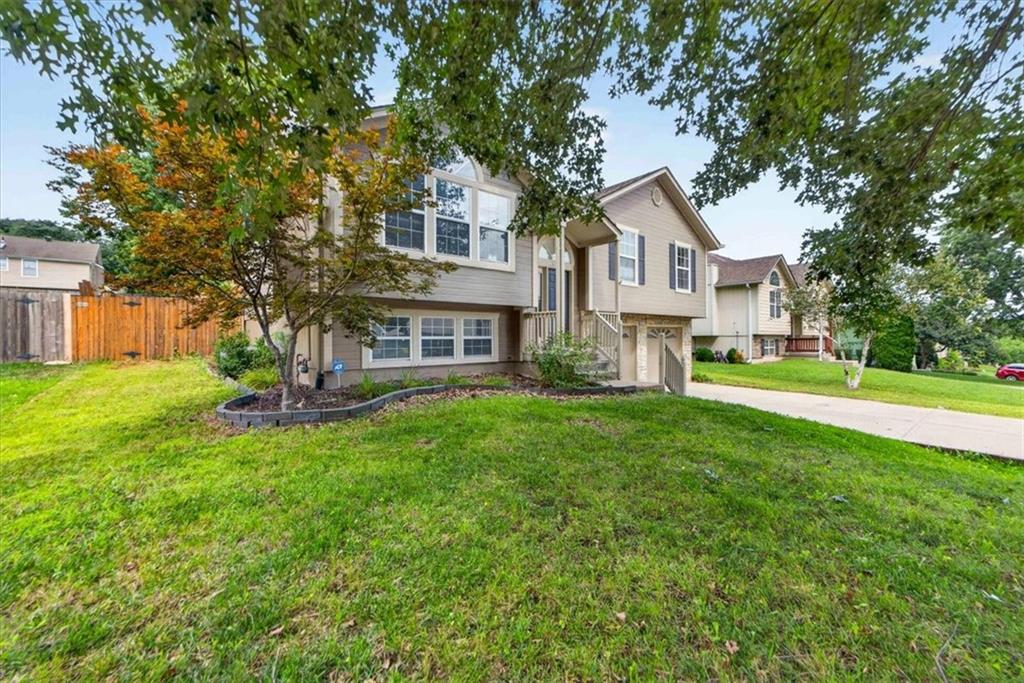 Photo of 524 NE Topaz Drive Lee's Summit MO 64086