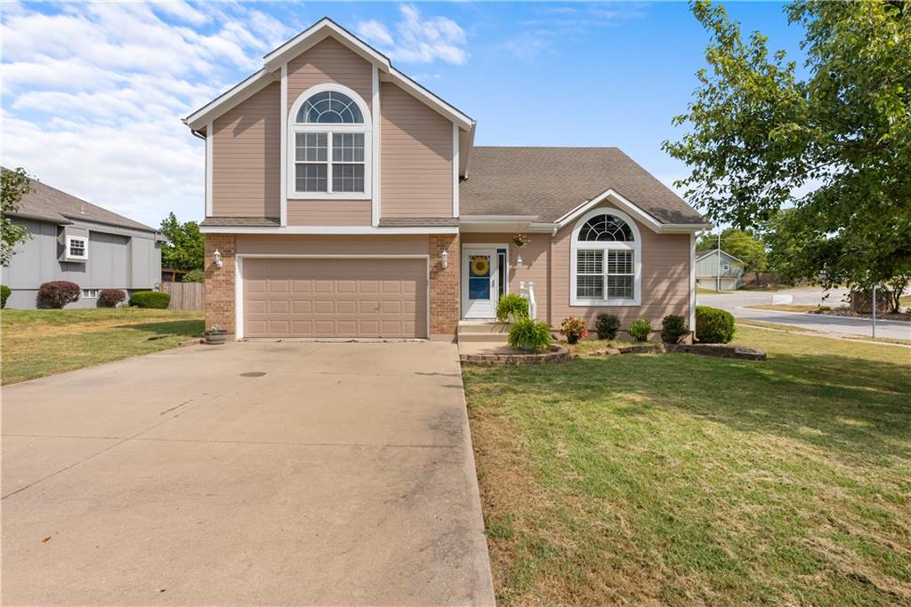 Photo of 4413 SW Hillside Drive Lee's Summit MO 64082