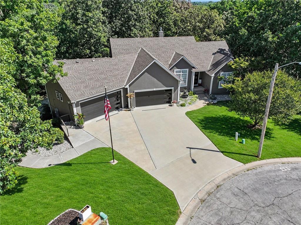 Photo of 929 NE Emily Lane Lee's Summit MO 64086
