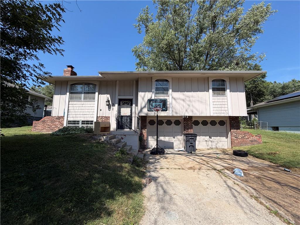 Photo of 317 Sandstone Drive Blue Springs MO 64014