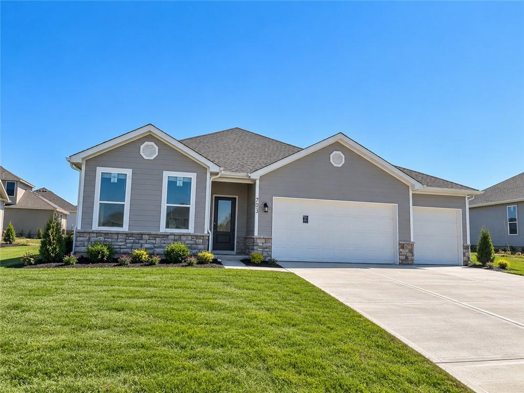 Photo of 703 SW 6th Terrace Oak Grove MO 64075