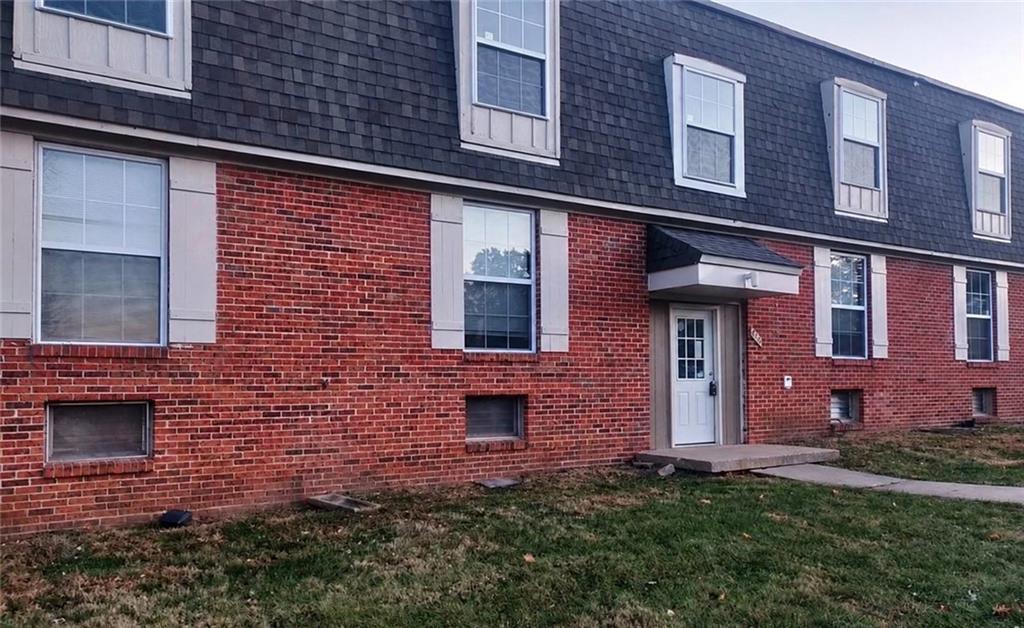 Photo of 8721 Countryshire Lane Kansas City MO 64138