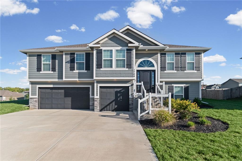 Photo of 1704 Willow Lane Kearney MO 64060