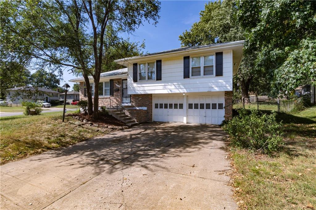 Photo of 11815 Armitage Drive Kansas City MO 64134