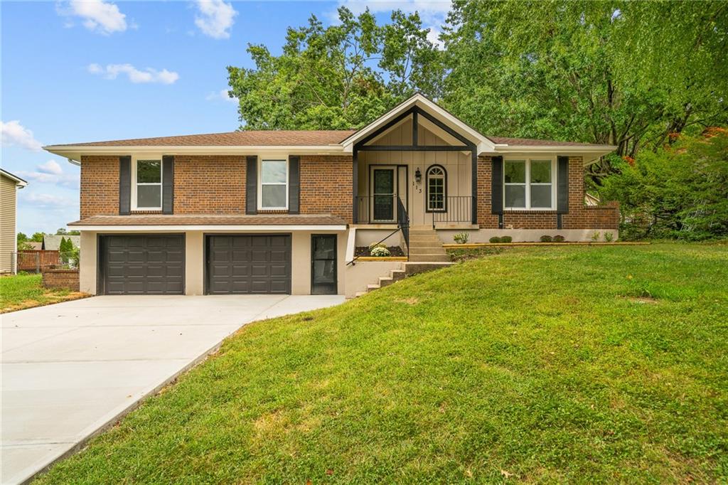 Photo of 113 SW Concord Court Blue Springs MO 64014