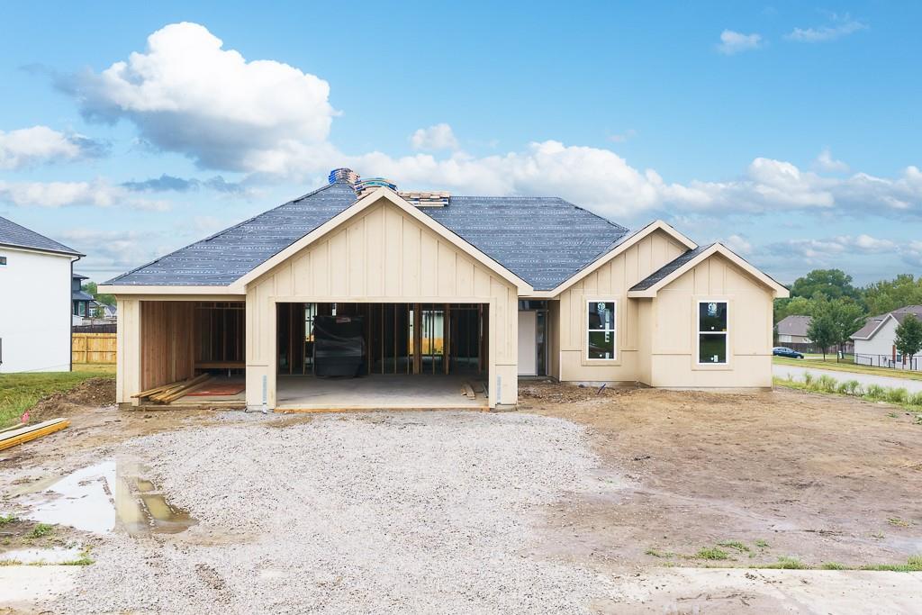 Photo of 2706 Stone Creek Avenue Tonganoxie KS 66086