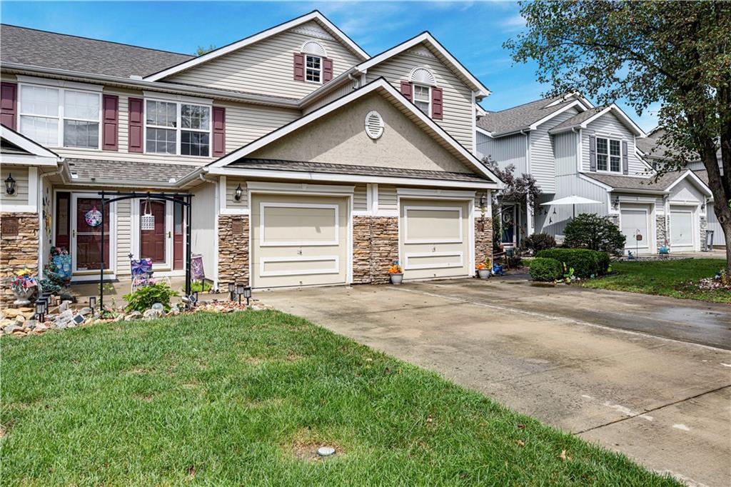 Photo of 3223 SW Shadow Brook Drive Blue Springs MO 64015