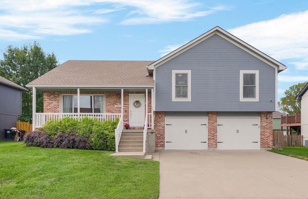 Photo of 916 Cochise Drive Independence MO 64056