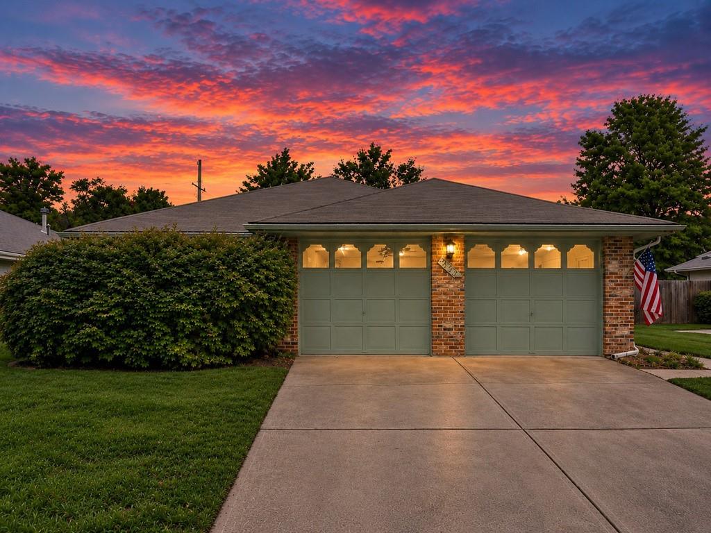 Photo of 413 Sherwood Drive Blue Springs MO 64014