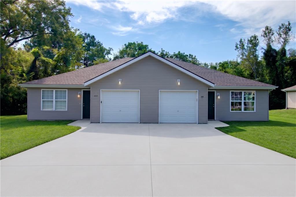 Photo of 207-209 Sycamore Street Harrisonville MO 64701