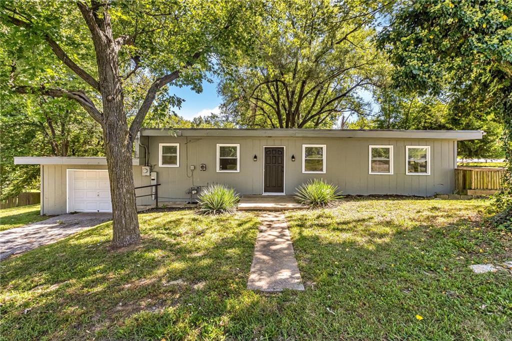 Photo of 5807 NE Gunn Street Kansas City MO 64119
