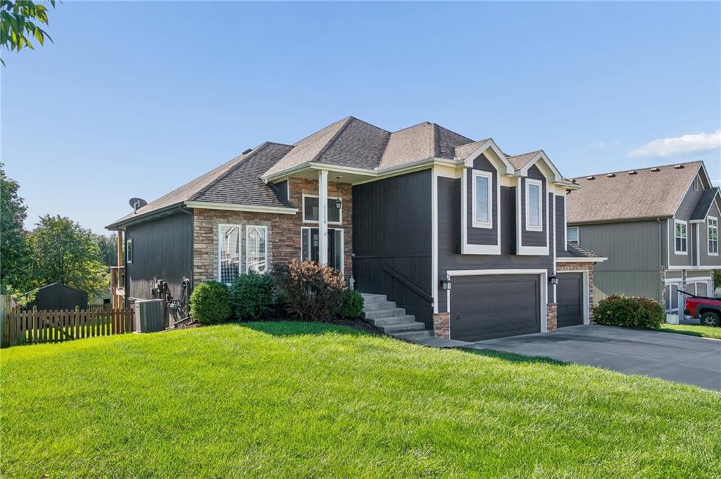 Photo of 11119 N Madison Avenue Kansas City MO 64155