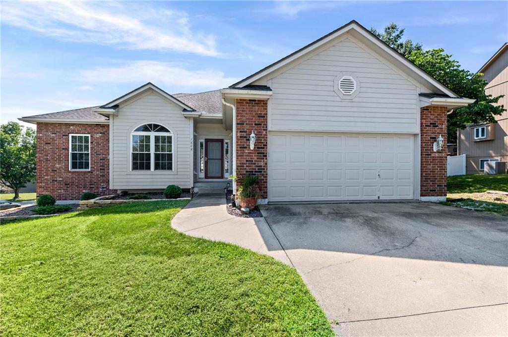 Photo of 1608 NE Craigievar Court Blue Springs MO 64014