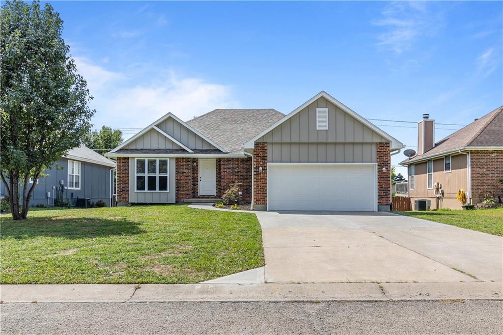 Photo of 908 Coventry Court Warrensburg MO 64093