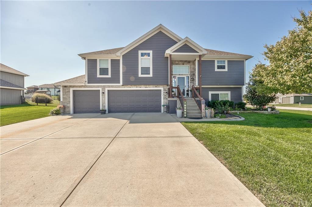 Photo of 14173 Ashbury Court Basehor KS 66007