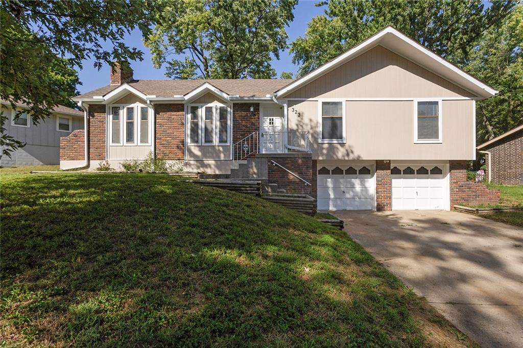 Photo of 323 Gladstone Drive Blue Springs MO 64014