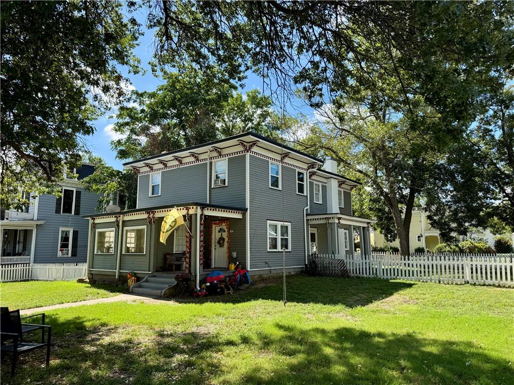 Photo of 203 W Arch & 304 S Main Street Nevada MO 64772