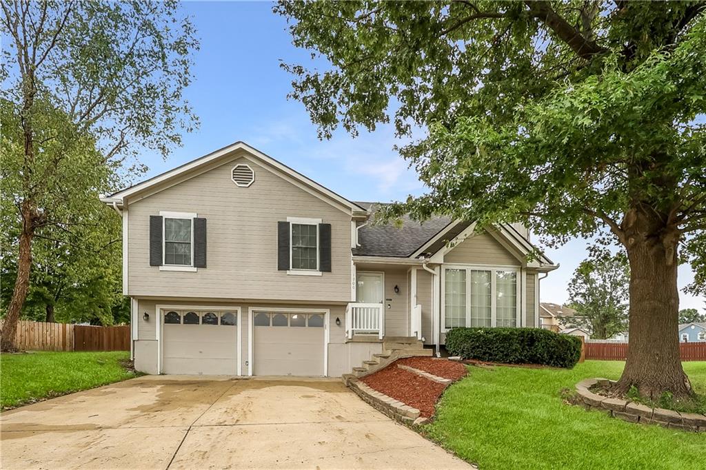 Photo of 1900 Arapaho Court Greenwood MO 64034