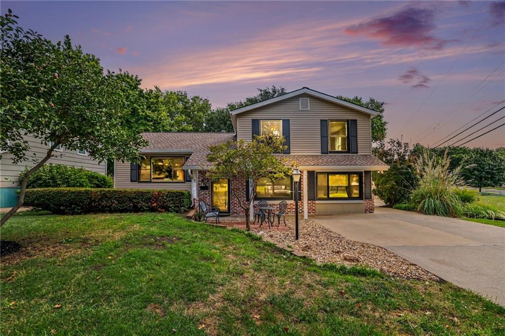 Photo of 9029 Grandview Drive Overland Park KS 66212