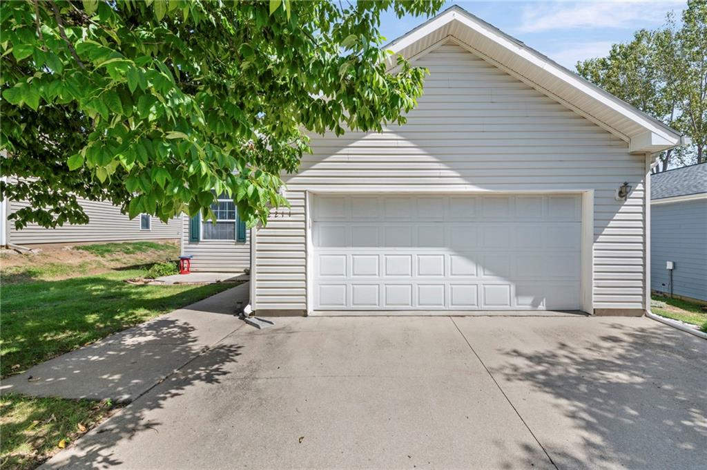 Photo of 12211 N Pomona Avenue Kansas City MO 64163