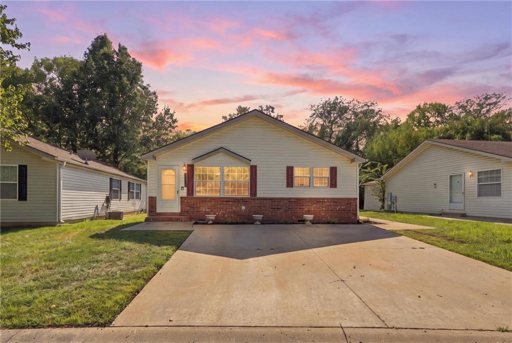 Photo of 7905 NW 122nd Court Kansas City MO 64163