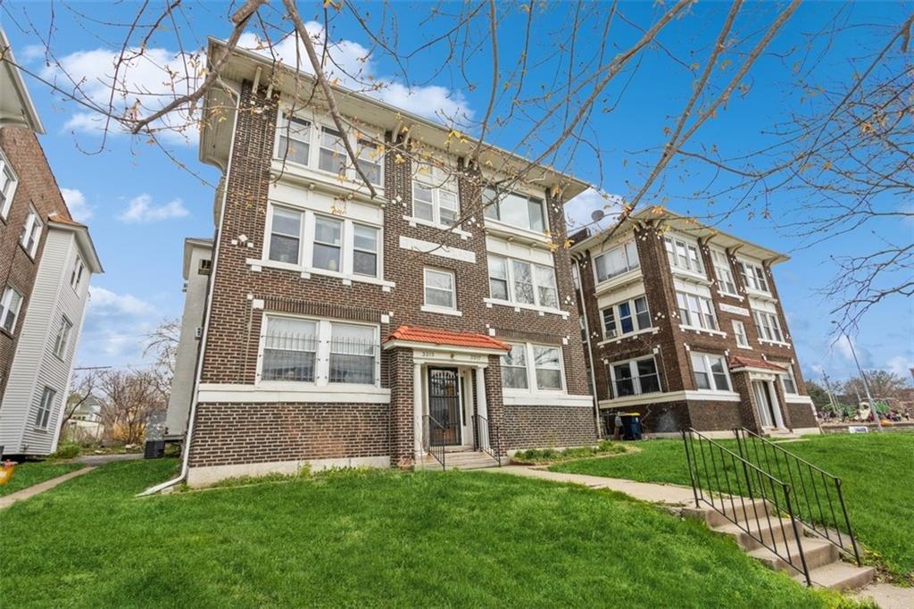 Photo of 3317 Gillham Road #3s Kansas City MO 64110