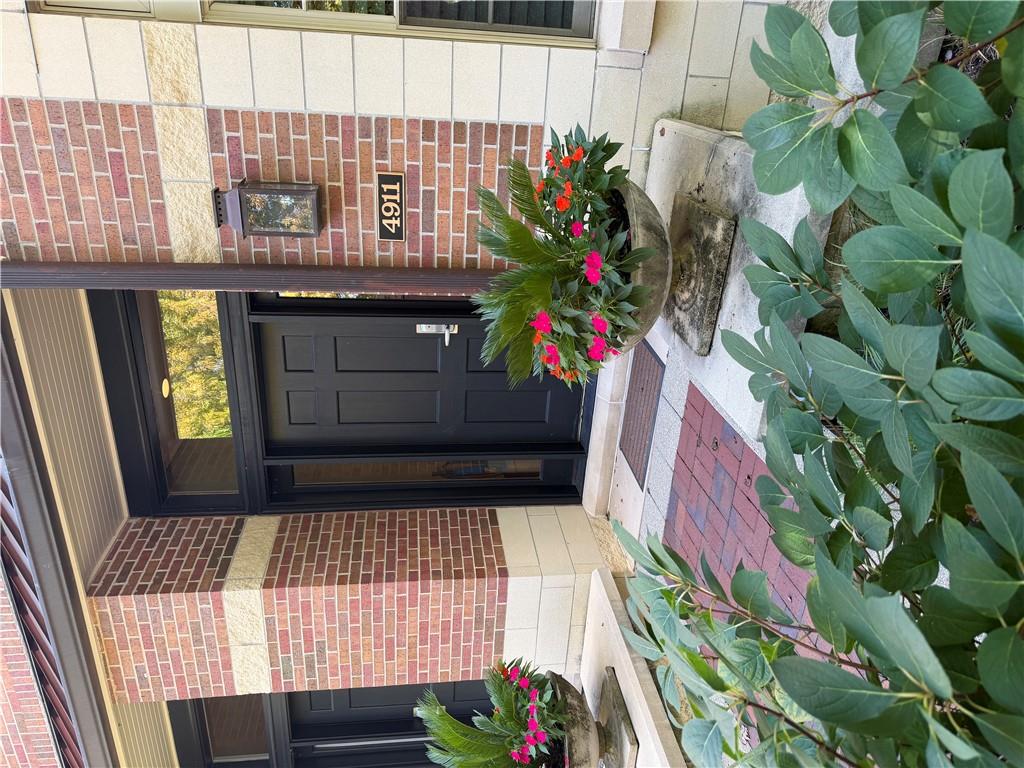 Photo of 4911 Wyandotte Street Kansas City MO 64112