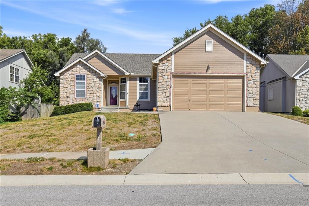 Photo of 1513 NE Craigievar Drive Blue Springs MO 64014