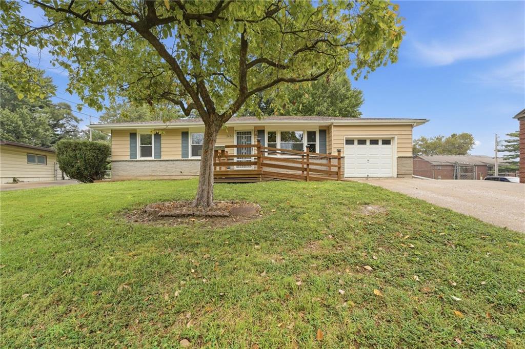 Photo of 2404 NE Shady Lane Drive Gladstone MO 64118