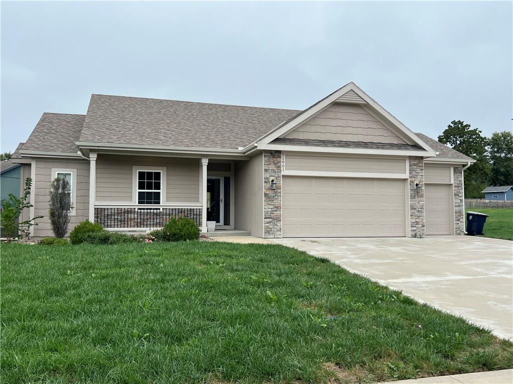 Photo of 11901 Tracy Avenue Kansas City MO 64155