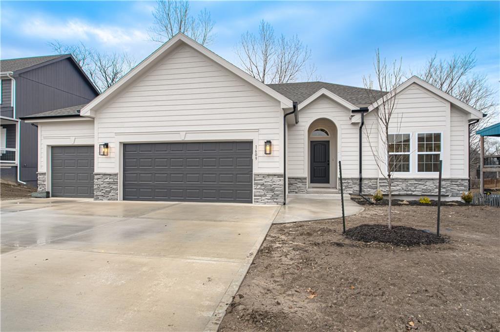 Photo of 1107 Oak Ridge Street Kearney MO 64060