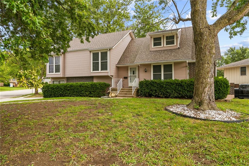 Photo of 3712 SW Christiansen Drive Blue Springs MO 64014