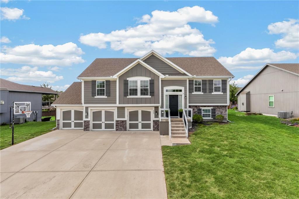Photo of 902 N Cottonwood Street Kearney MO 64060