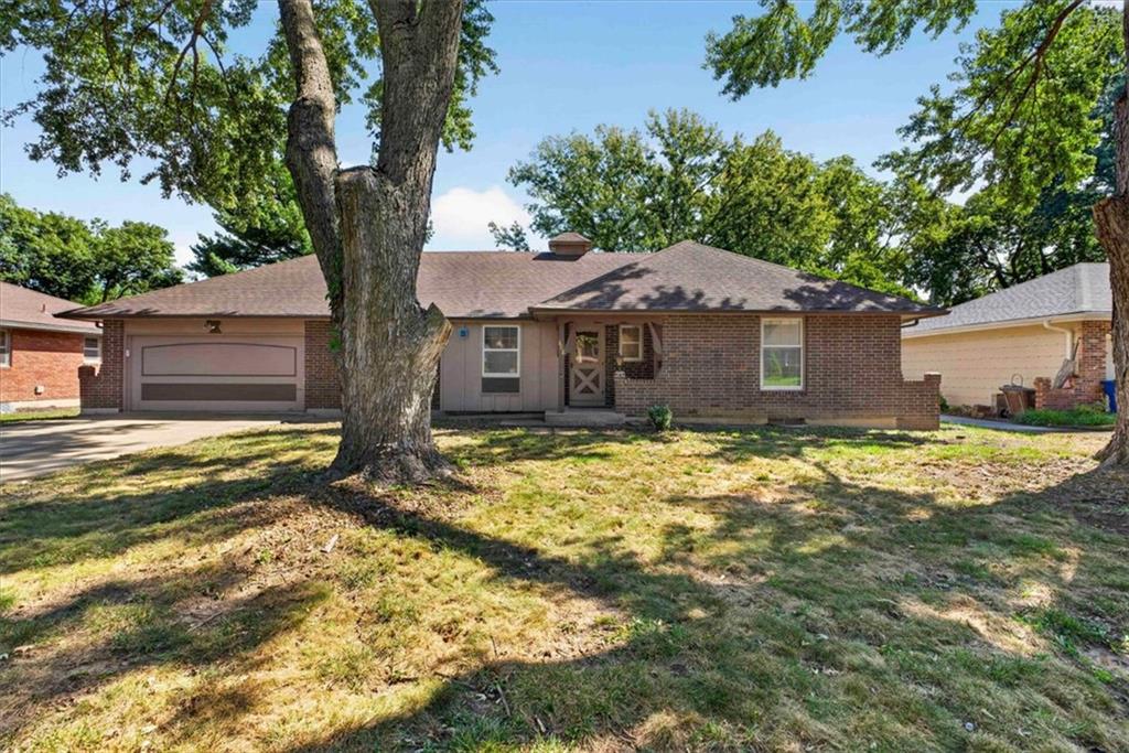Photo of 808 NW 10th Street Blue Springs MO 64015
