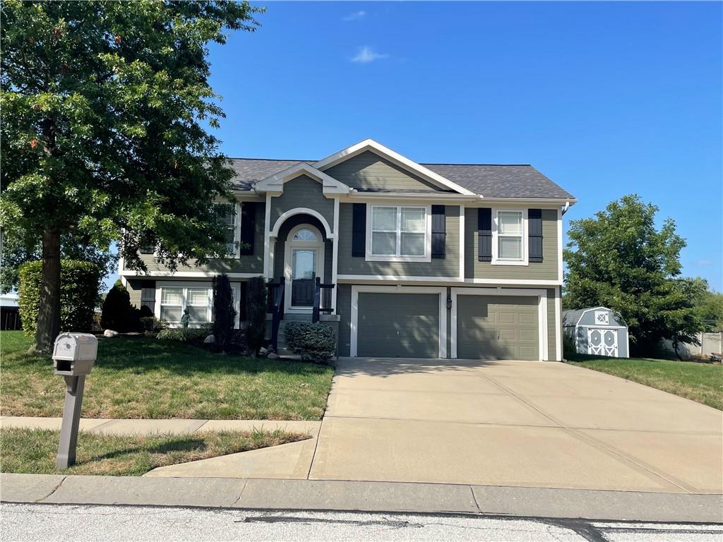 Photo of 920 E 8th St Circle Kearney MO 64060