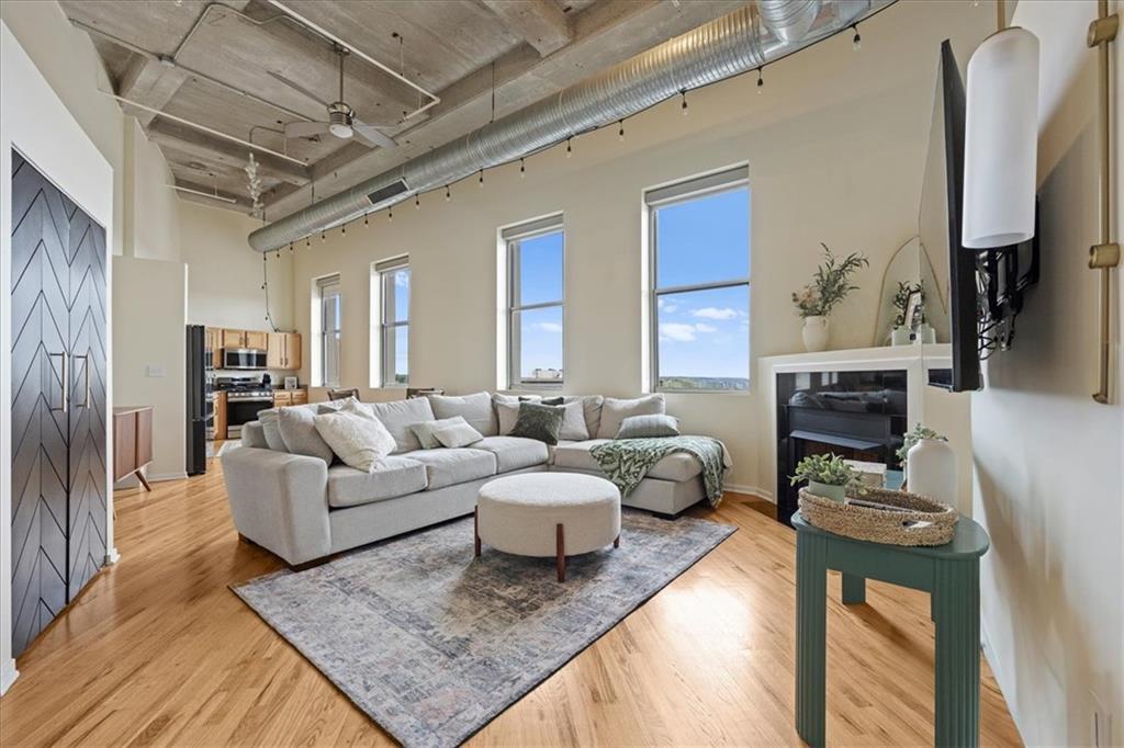 Photo of 2107 Grand Boulevard #1207 Kansas City MO 64108